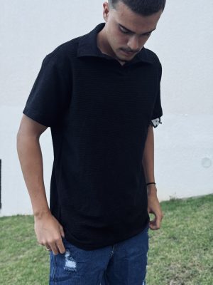 Camisa gola polo em v texturizada